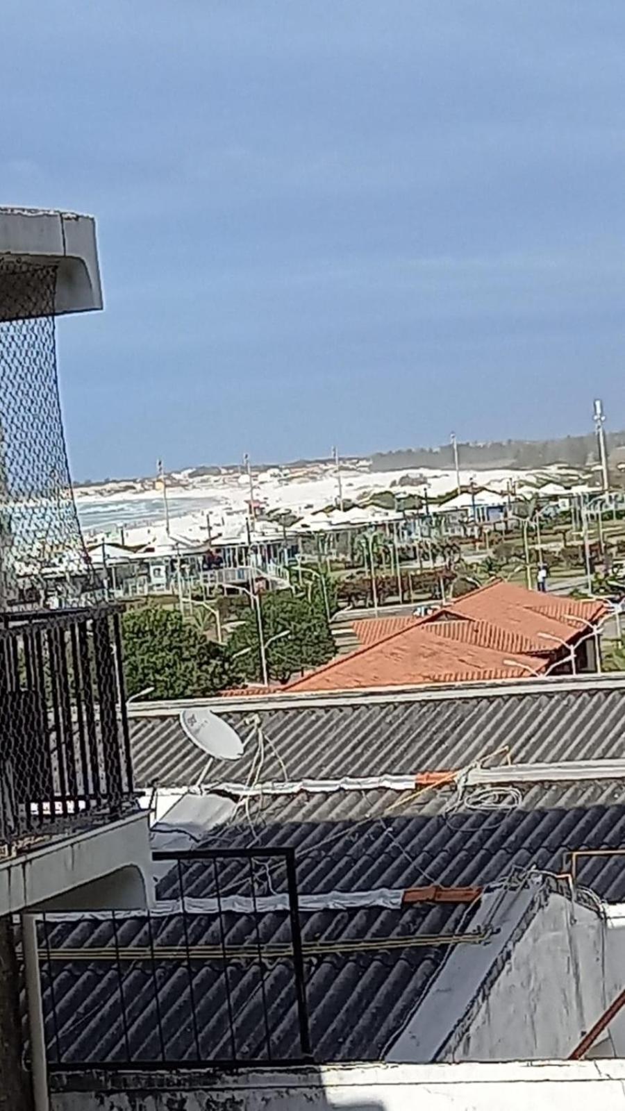 A 50M Da Praia Do Forte Em Кабо Фрио Екстериор снимка