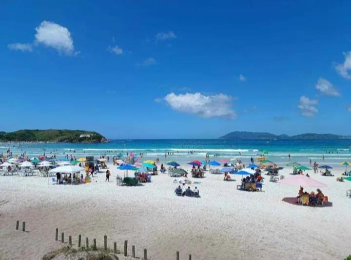 A 50M Da Praia Do Forte Em Кабо Фрио Екстериор снимка